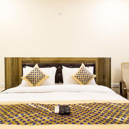 Fabhotel Signature Cyber Park Дели Экстерьер фото
