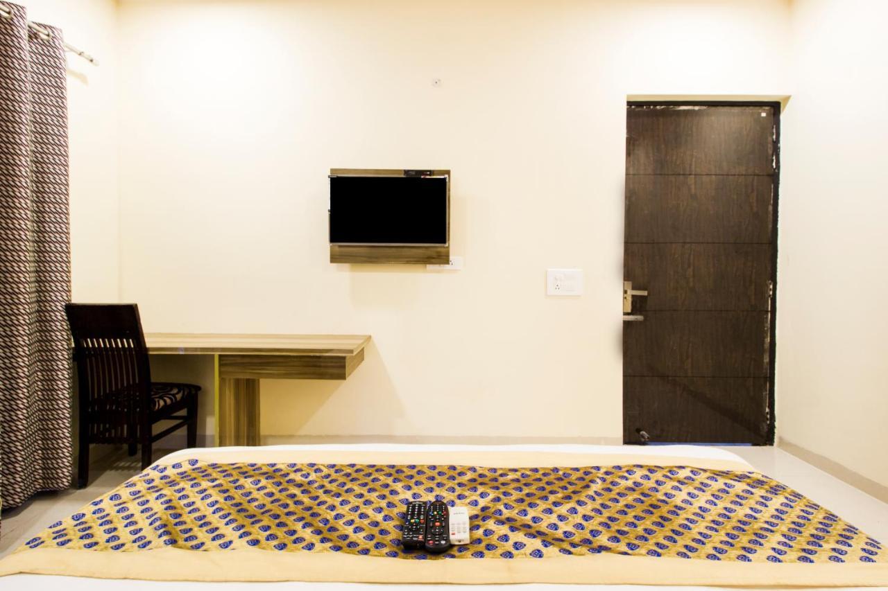 Fabhotel Signature Cyber Park Дели Экстерьер фото