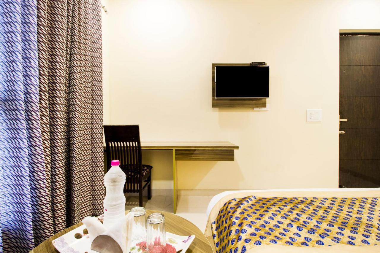Fabhotel Signature Cyber Park Дели Экстерьер фото